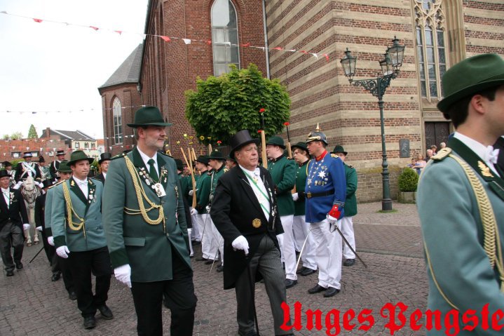 Präses marschiert mit